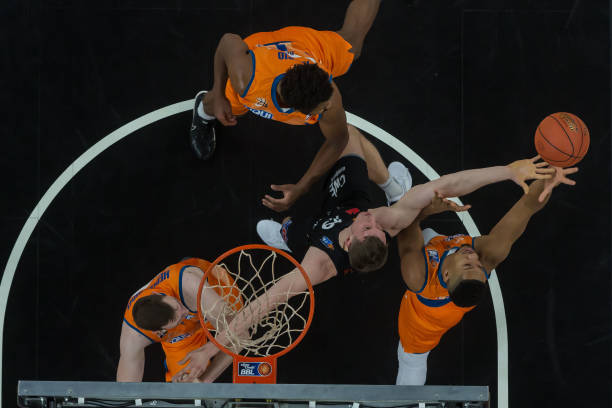 他很可能在 他很可能在