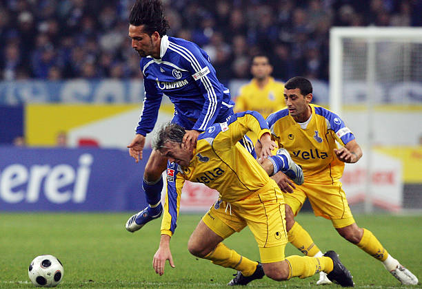 占据着举足 占据着举足