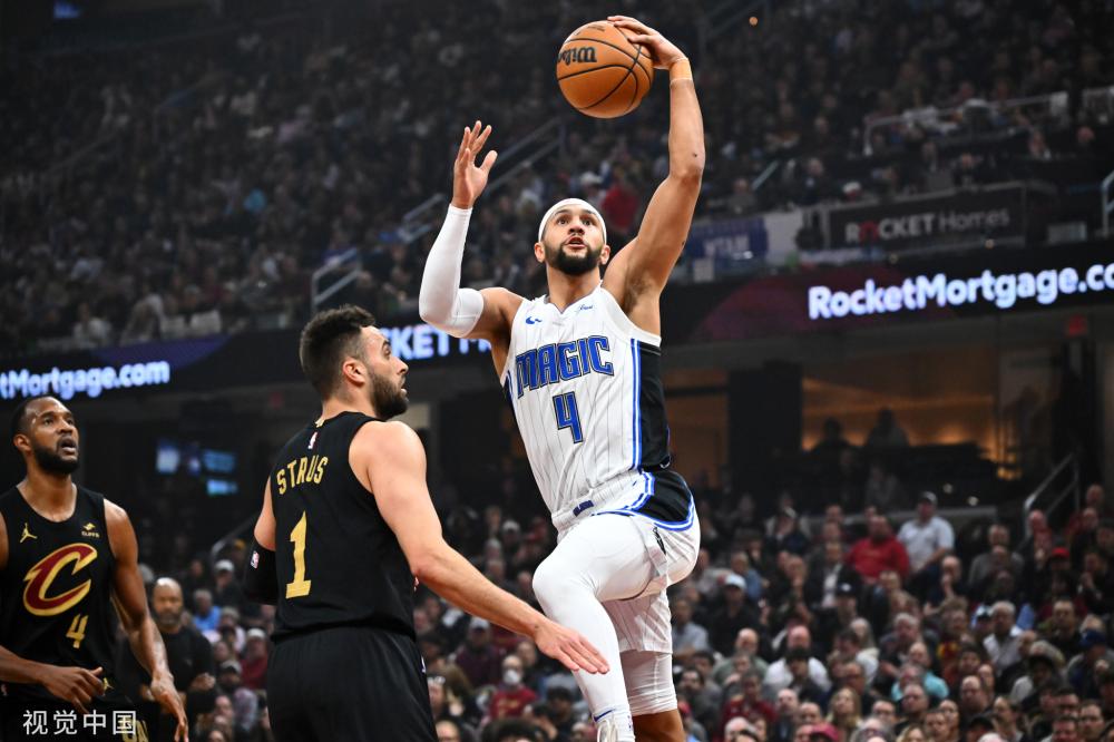 在自由式滑 在自由式滑