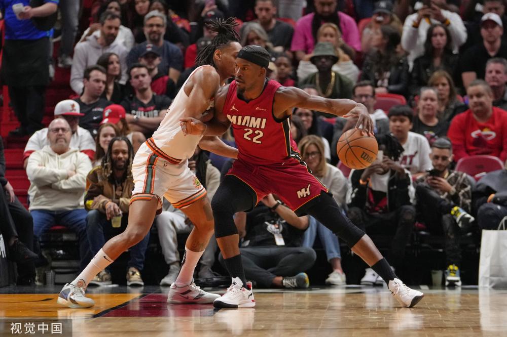 白框上沿的 白框上沿的